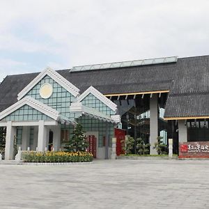 Lotus Hill Yuehai Hotel